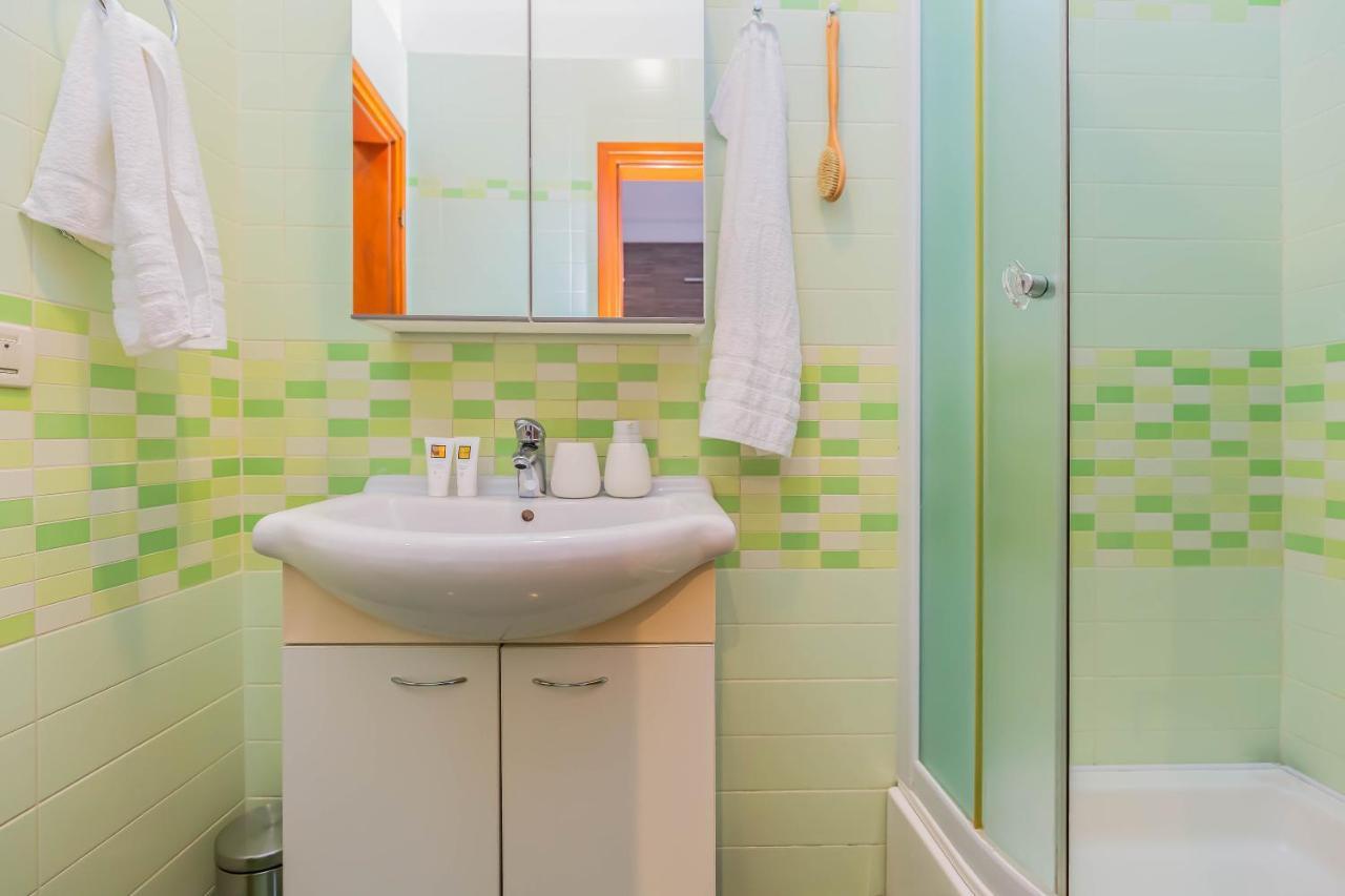 Beachfront Apartment Есенице Экстерьер фото