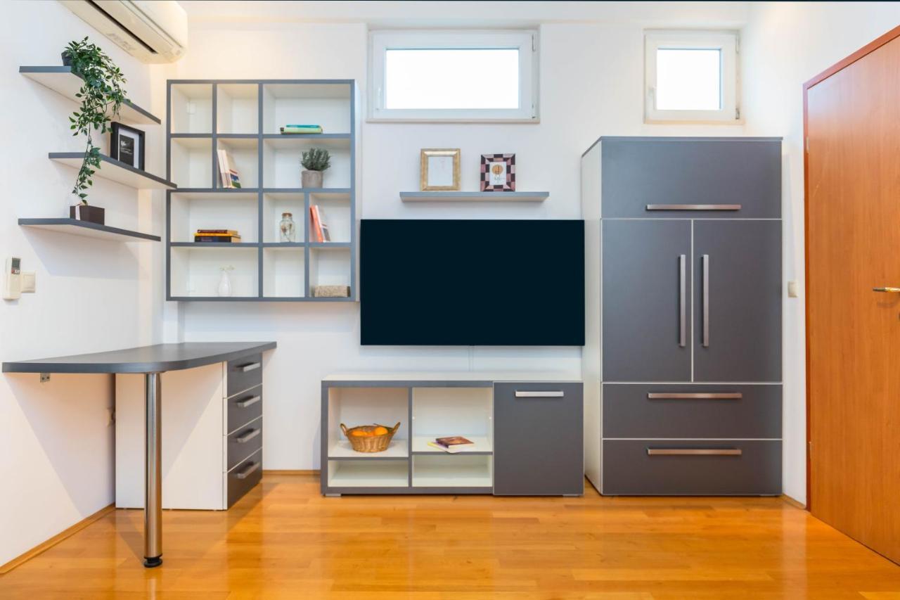 Beachfront Apartment Есенице Экстерьер фото