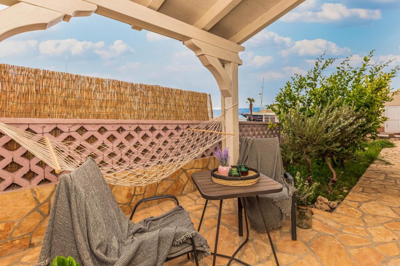 Beachfront Apartment Есенице Экстерьер фото