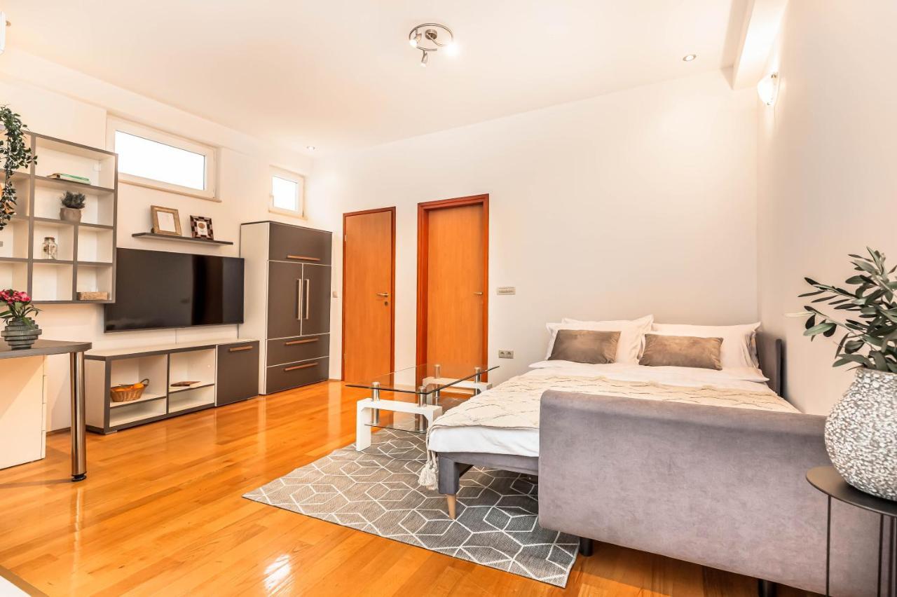 Beachfront Apartment Есенице Экстерьер фото