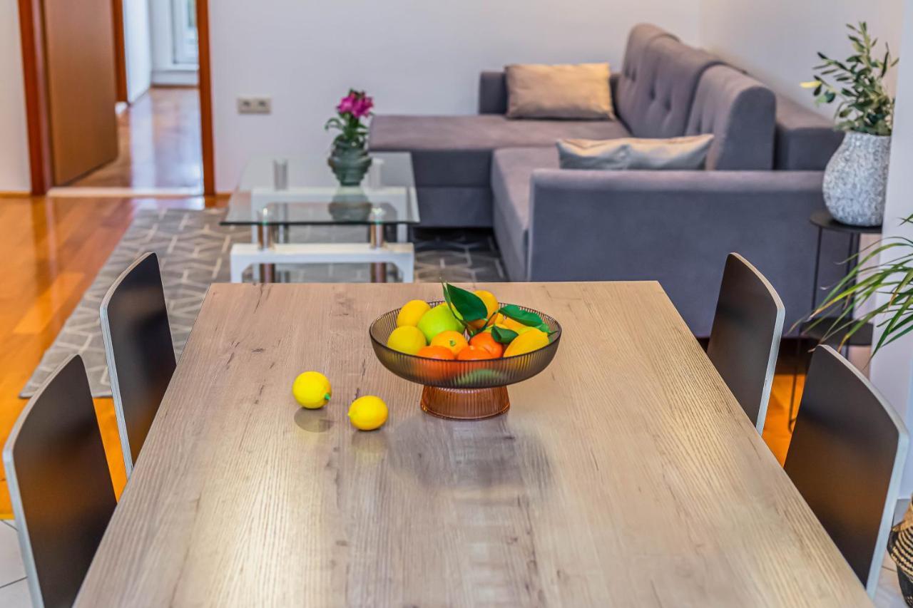 Beachfront Apartment Есенице Экстерьер фото