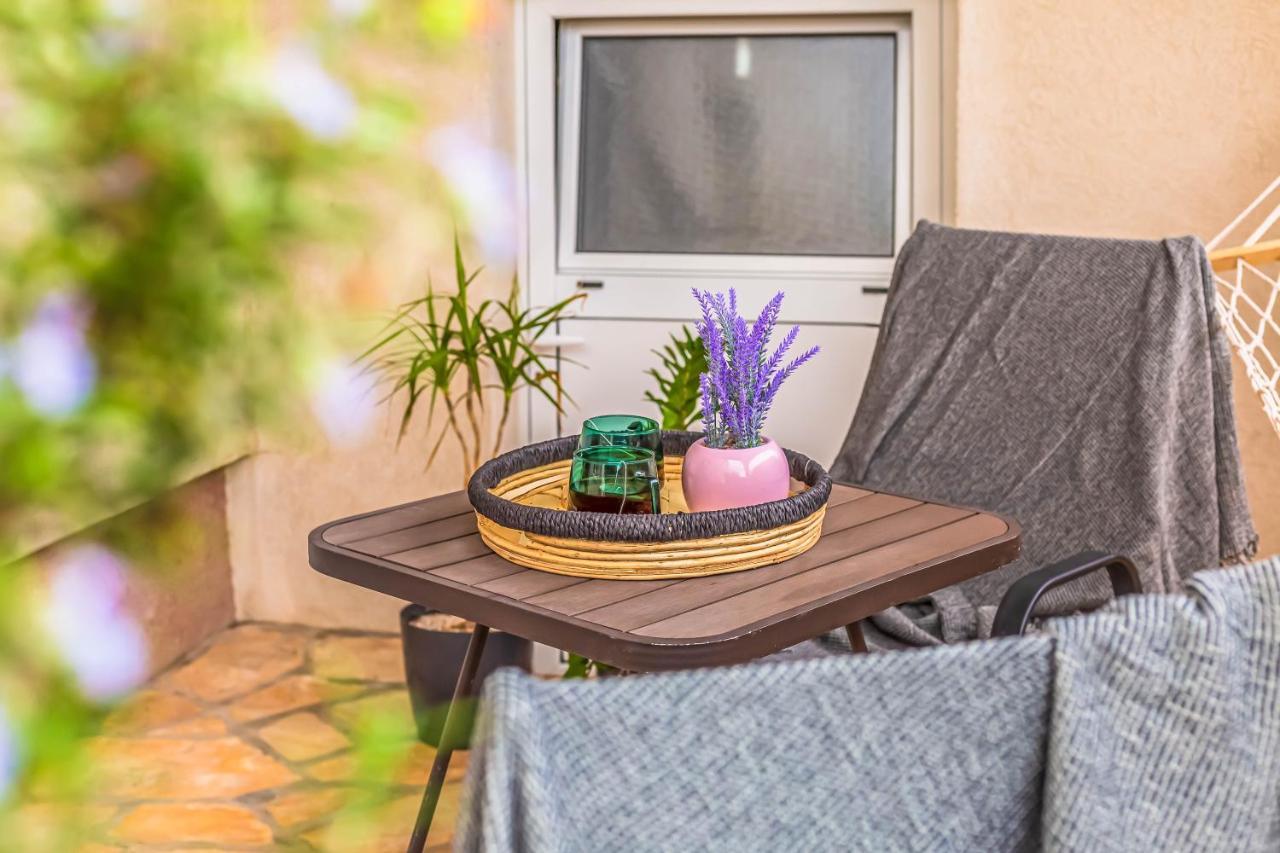 Beachfront Apartment Есенице Экстерьер фото