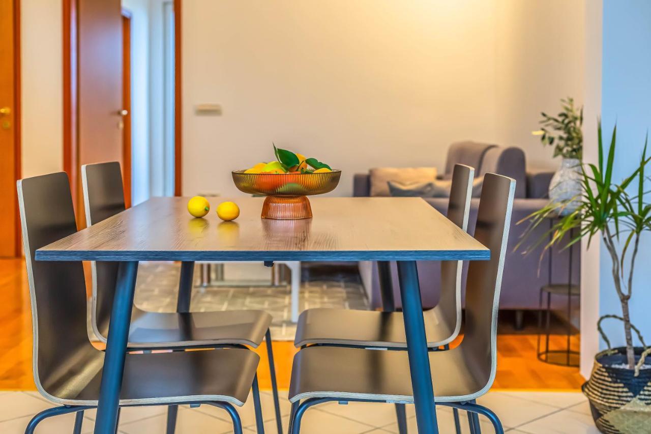 Beachfront Apartment Есенице Экстерьер фото