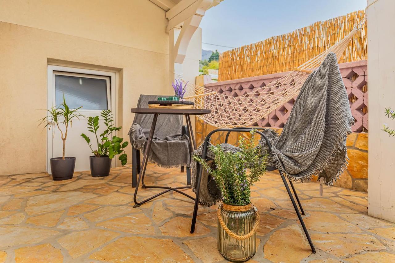 Beachfront Apartment Есенице Экстерьер фото