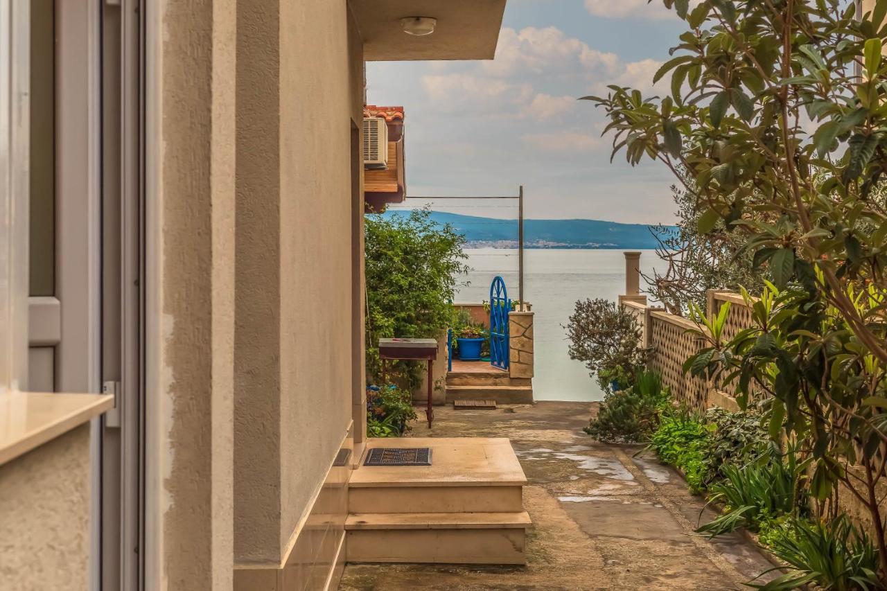 Beachfront Apartment Есенице Экстерьер фото