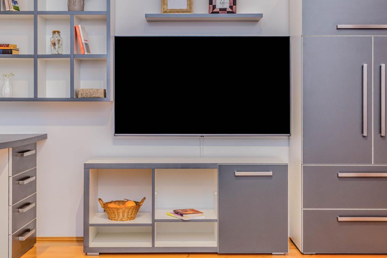 Beachfront Apartment Есенице Экстерьер фото